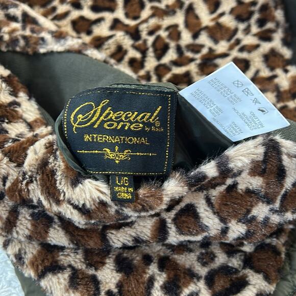 Special one by Rock Revolution green and Cheetah fur reversible puffer vest, L - Picture 9 of 12